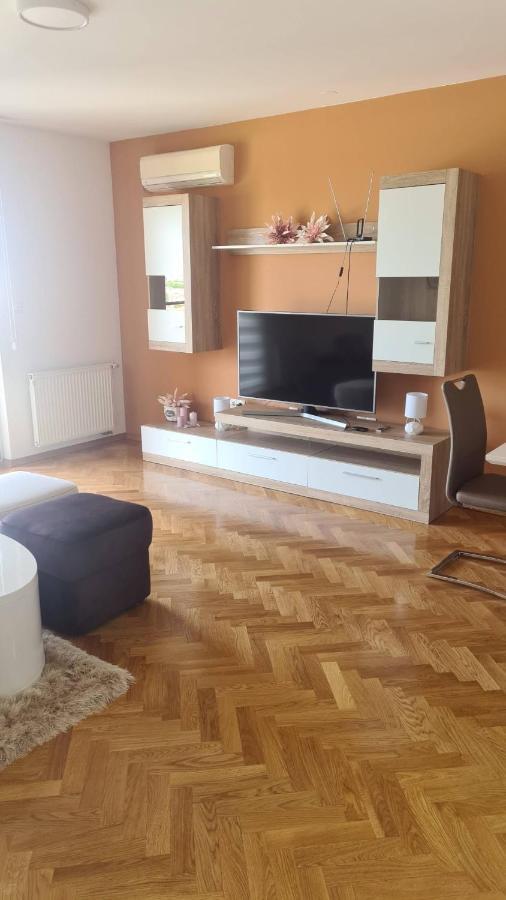 Apartmani Marcetic 슬라본스키브로드 외부 사진